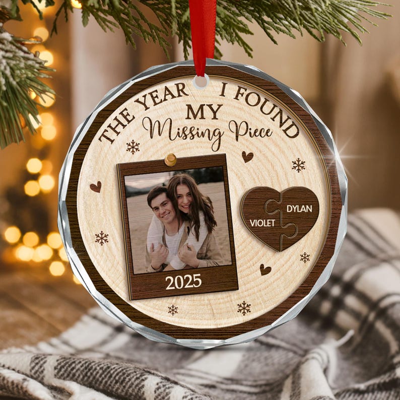 A round, clear-edged Christmas ornament with a wood-grain background.